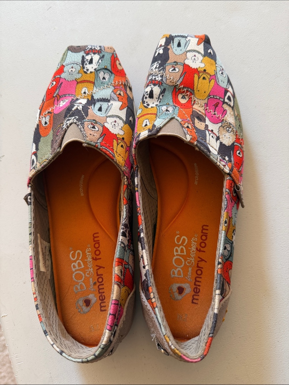 Skechers Women Multi-Color Memory Foam Canvas Slip-Ons Size 7. Good Condition